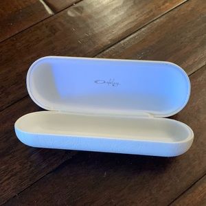 Oakley Hard sided Glasses Case in White with O pattern EUC